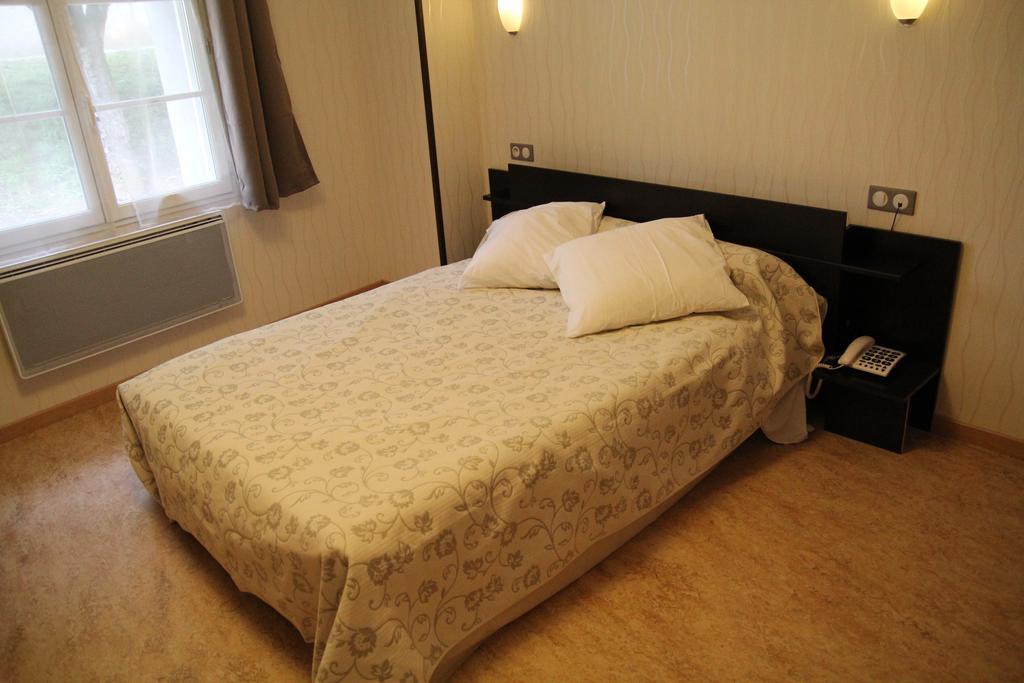 Hotel La Madeleine Saint-Benoît-sur-Loire Pokój zdjęcie