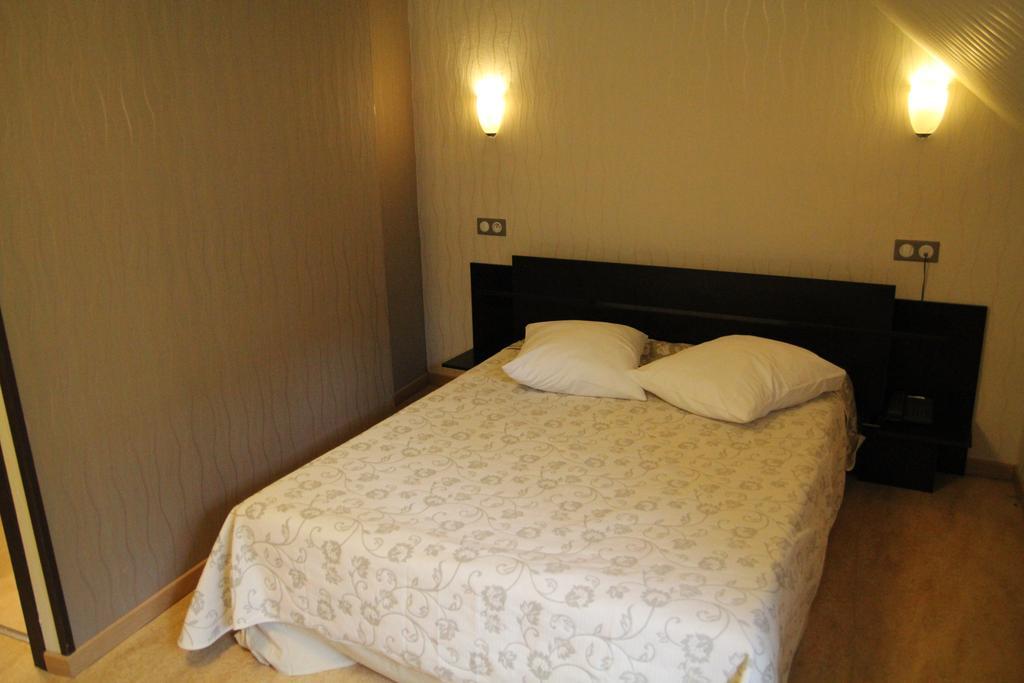 Hotel La Madeleine Saint-Benoît-sur-Loire Pokój zdjęcie
